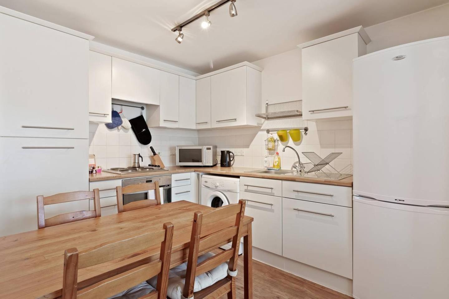 Modern 2 Bedroom Apartment In Homerton 런던 외부 사진